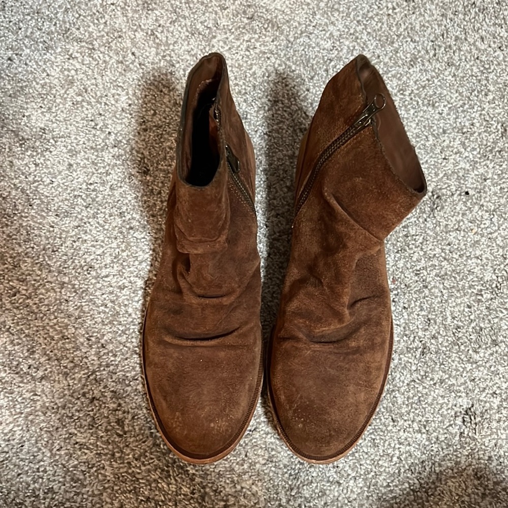Kork Ease suede booties